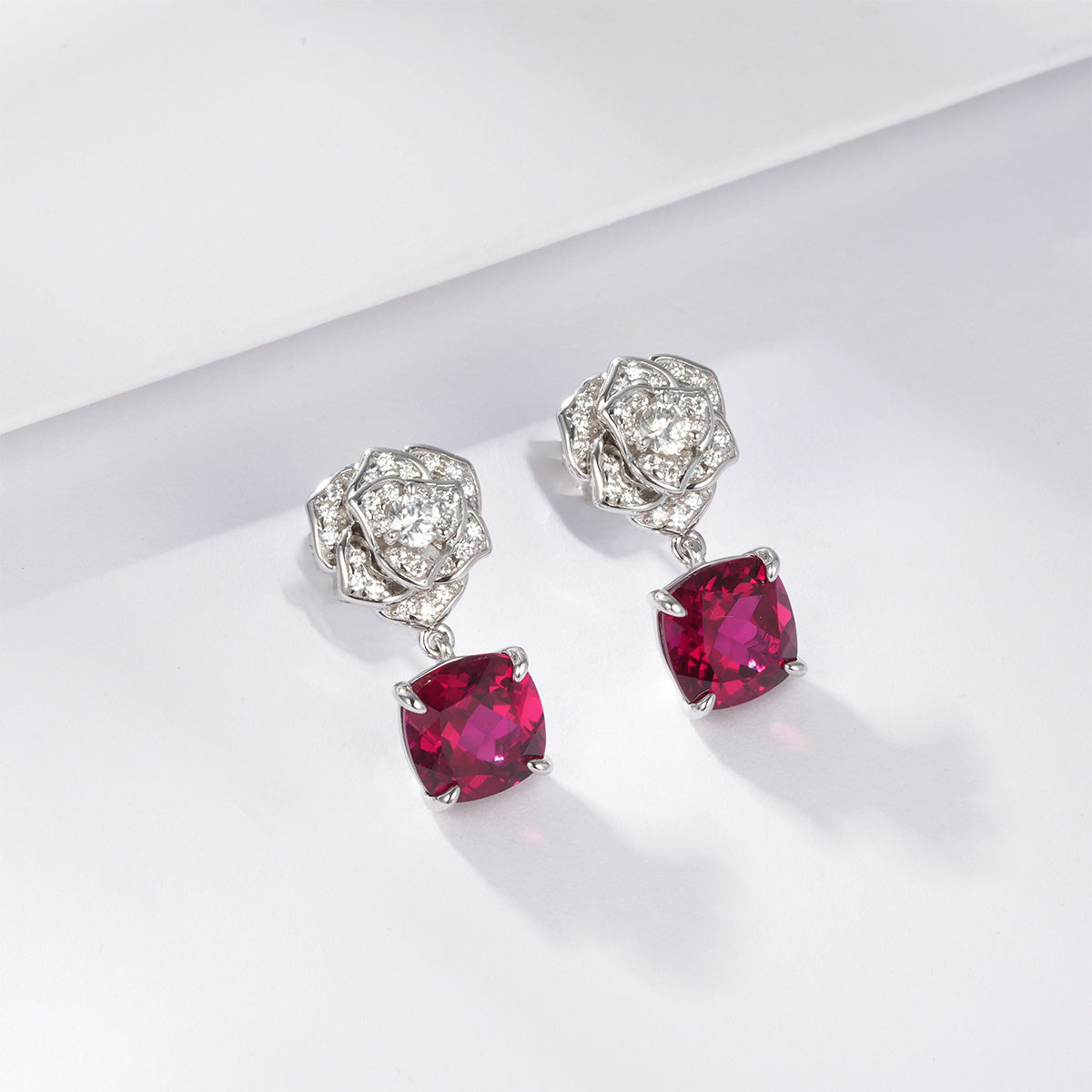 Laurance Rose Éternelle oorbellen, 925 zilver met lab-grown robijn